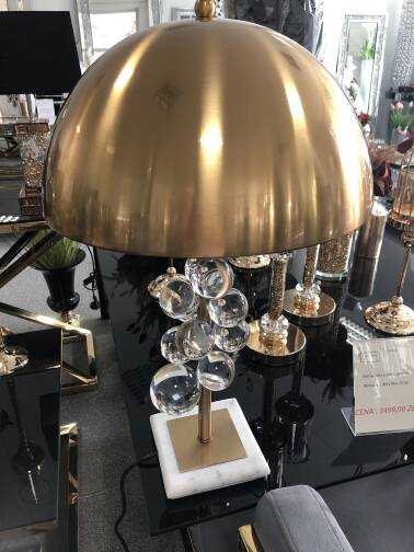 Lampa stołowa